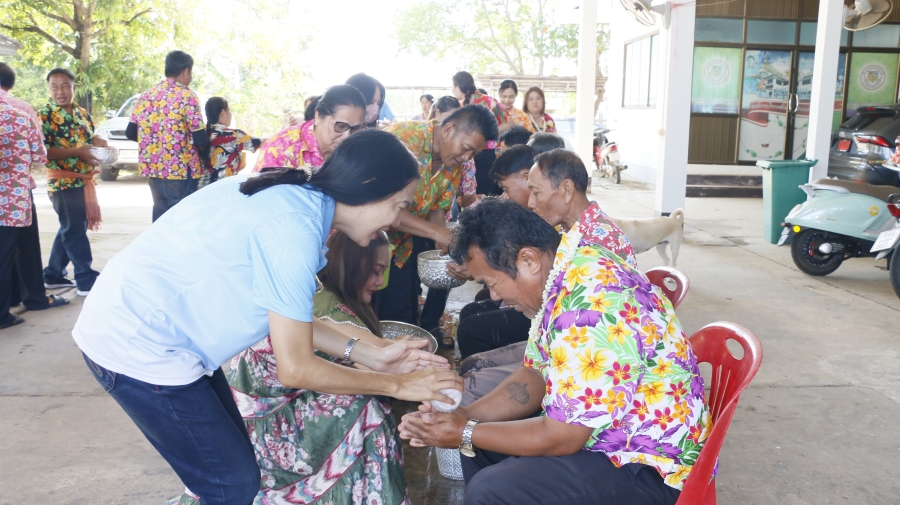 สรงน้ำพระ และรดน้ำขอพร เนื่องในวันสงกรานต์ ประจำปี 2568
