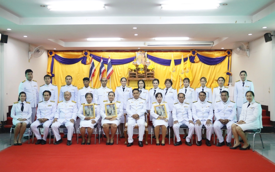 พิธีรับพระราชทานพระบรมฉายาลักษณ์ พระบาทสมเด็จพระเจ้าอยู่หัว ที่ฉายกับสมเด็จพระนางเจ้าฯพระบรมราชินี