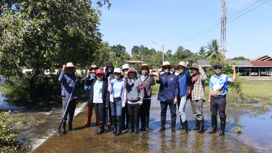 กิจกรรมกำจัดวัชพืชและขยะในแหล่งน้ำห้วยคุ้มตอนกลาง